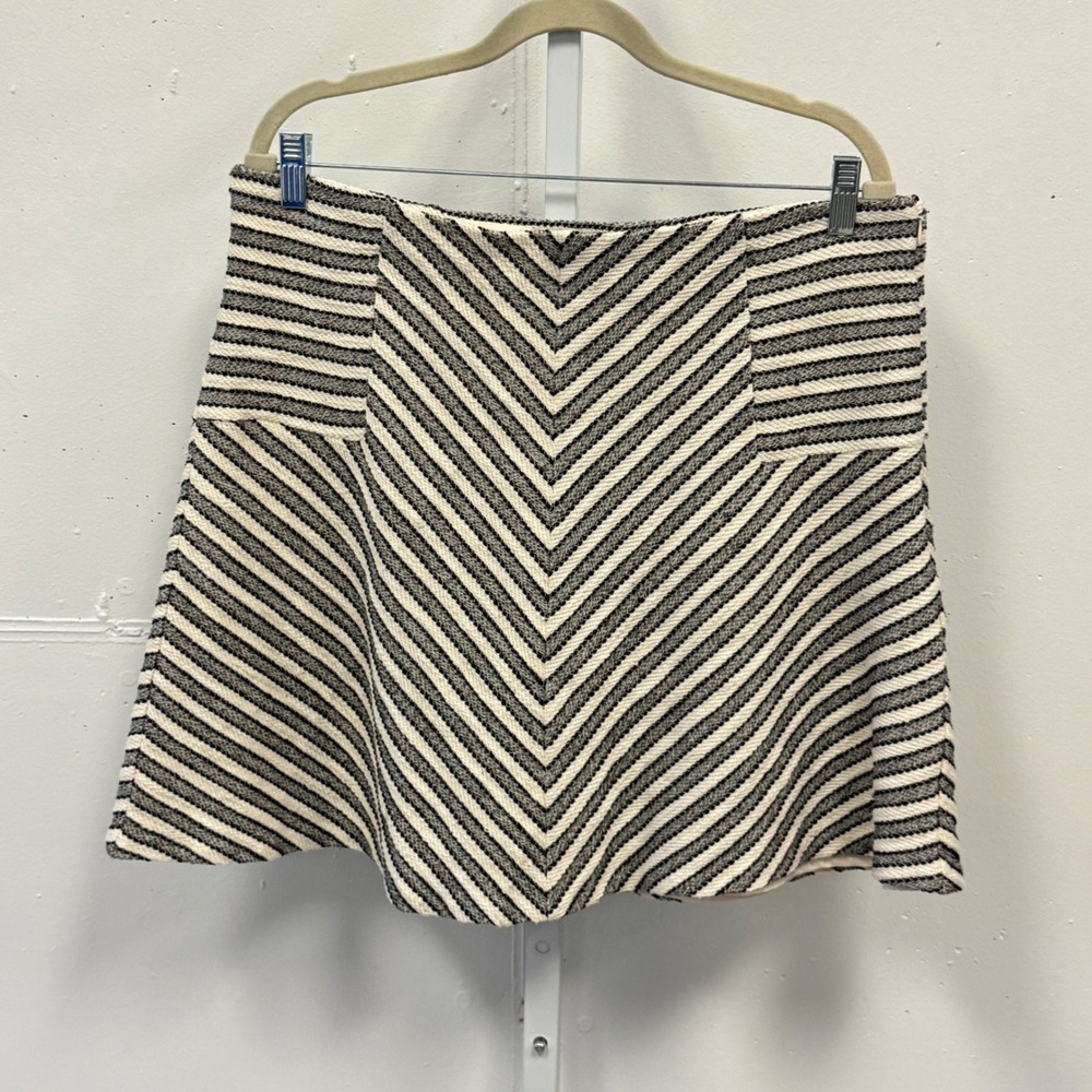 LOFT Ann Taylor Black White Chevron Striped Textured A-Line Mini Skirt Size Lg